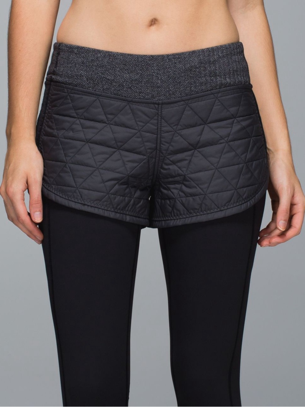 LULULEMON Hot Cheeks Short Black
Heather Herringbone Black Quilted (S-M?)